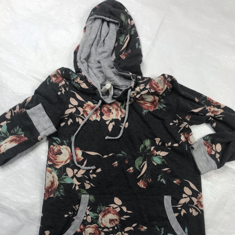 Junior’s Small pullover hoodie, Brenda brand